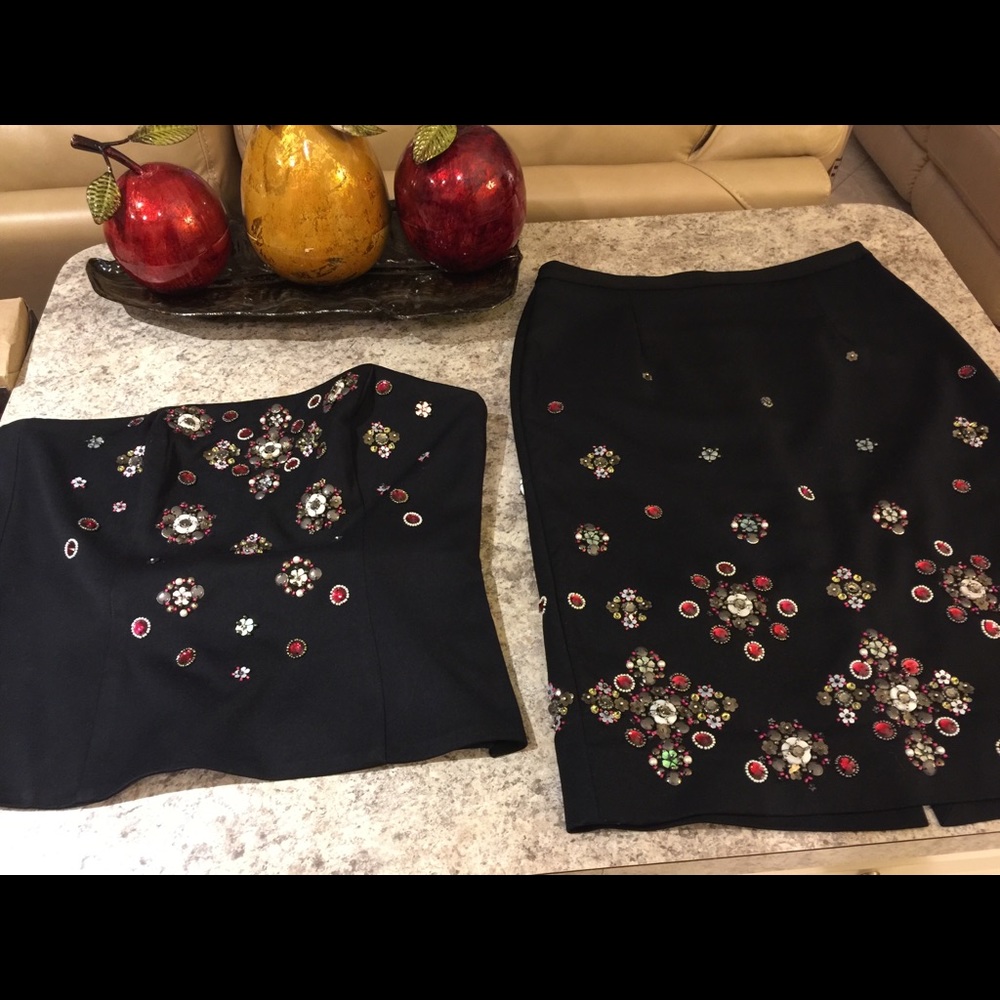 WHITE HOUSE BLACK MARKET 2-PC EMBELLISH SKIRT SET - Picture 1 of 8